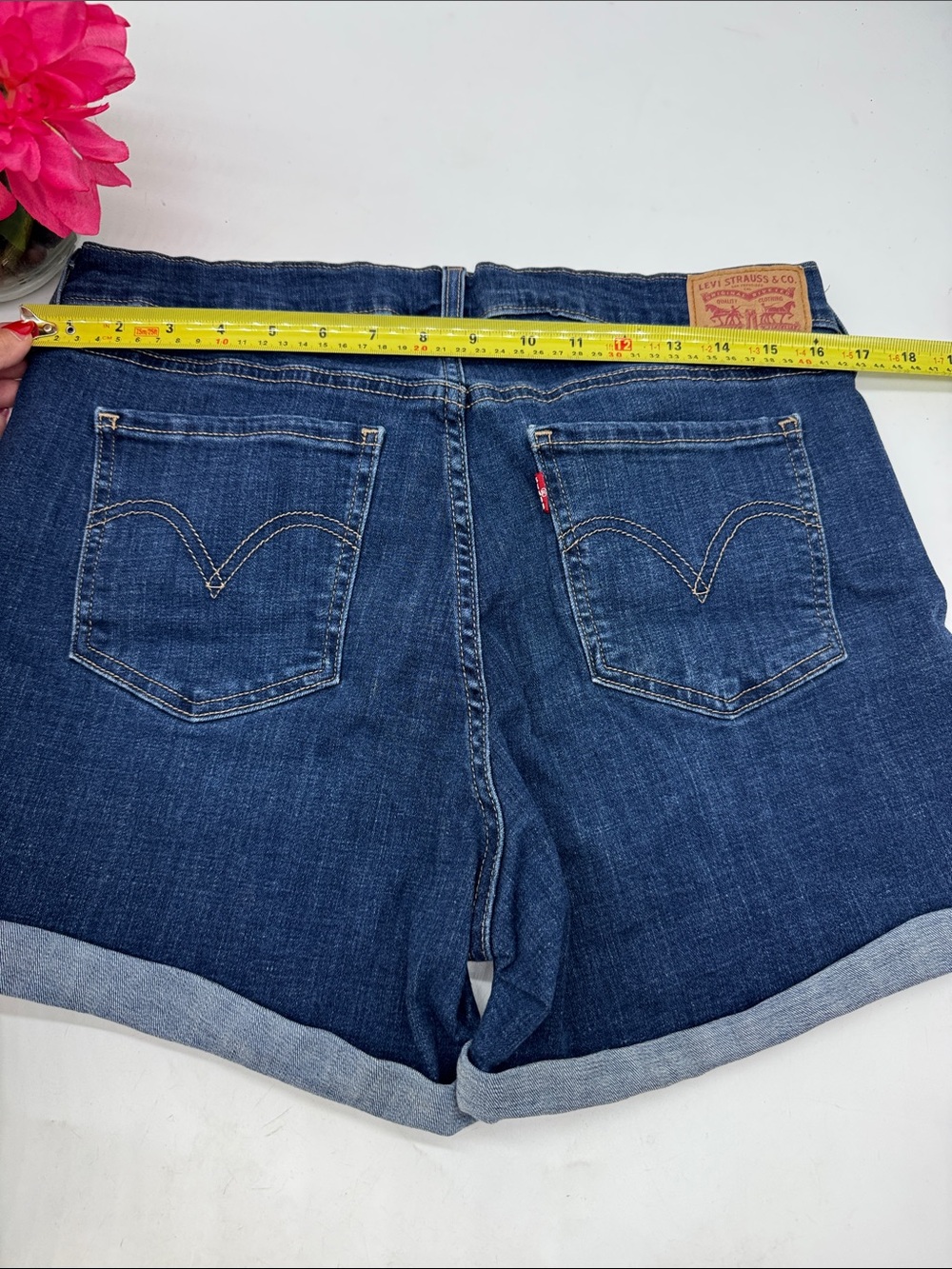 Levis Red Tag Mid Length Shorts Size 32 - Picture 7 of 9